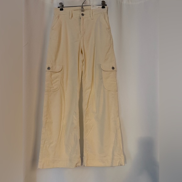 American Eagle Outfitters Pants - American Eagle Outfitters Women’s Cream Cargo Pants